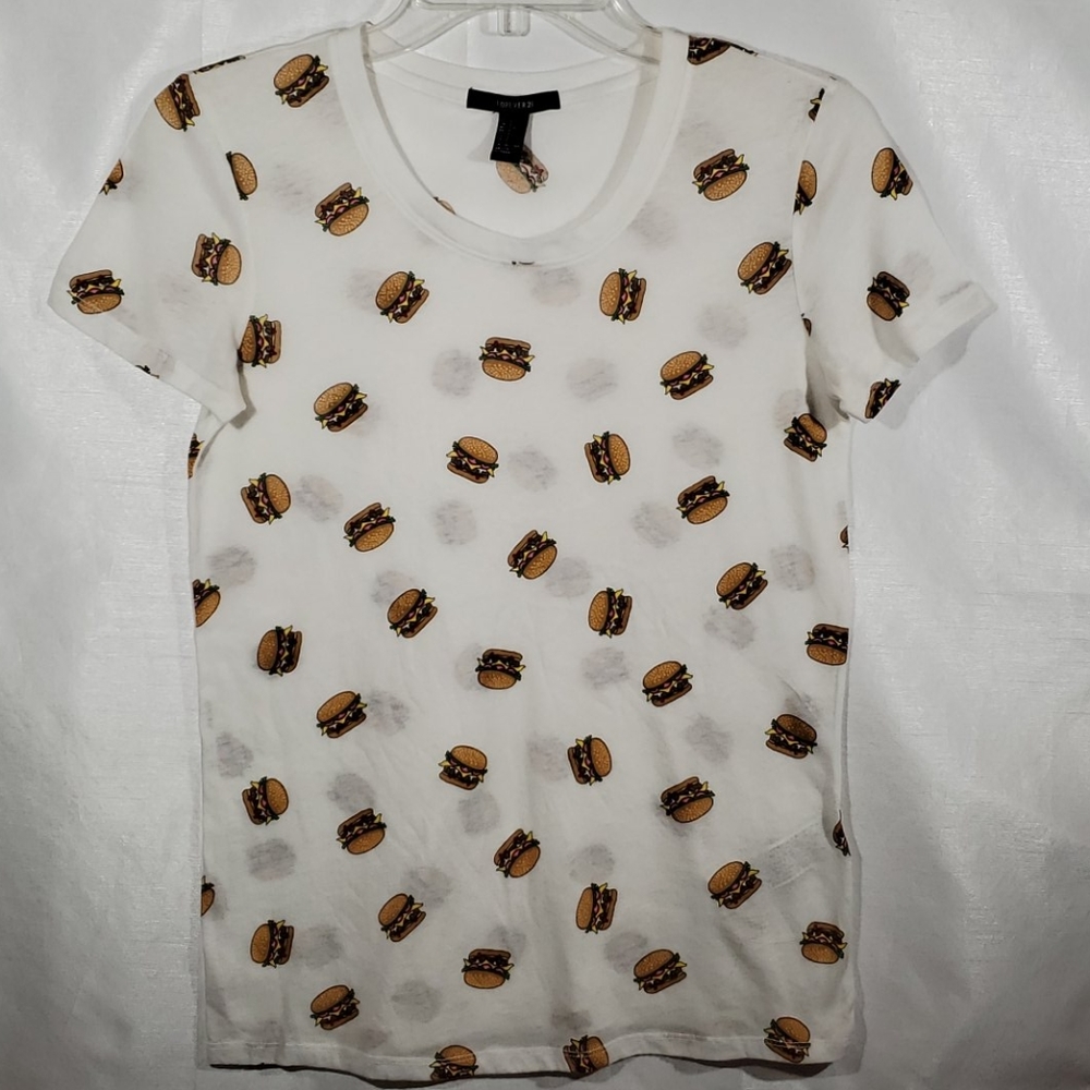 SZ. SMALL FOREVER 21 GRAPHIC T- SHIRT